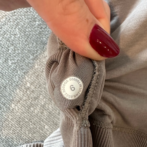 Lululemon ebb to street long sleeve top size 6 - Picture 4 of 4